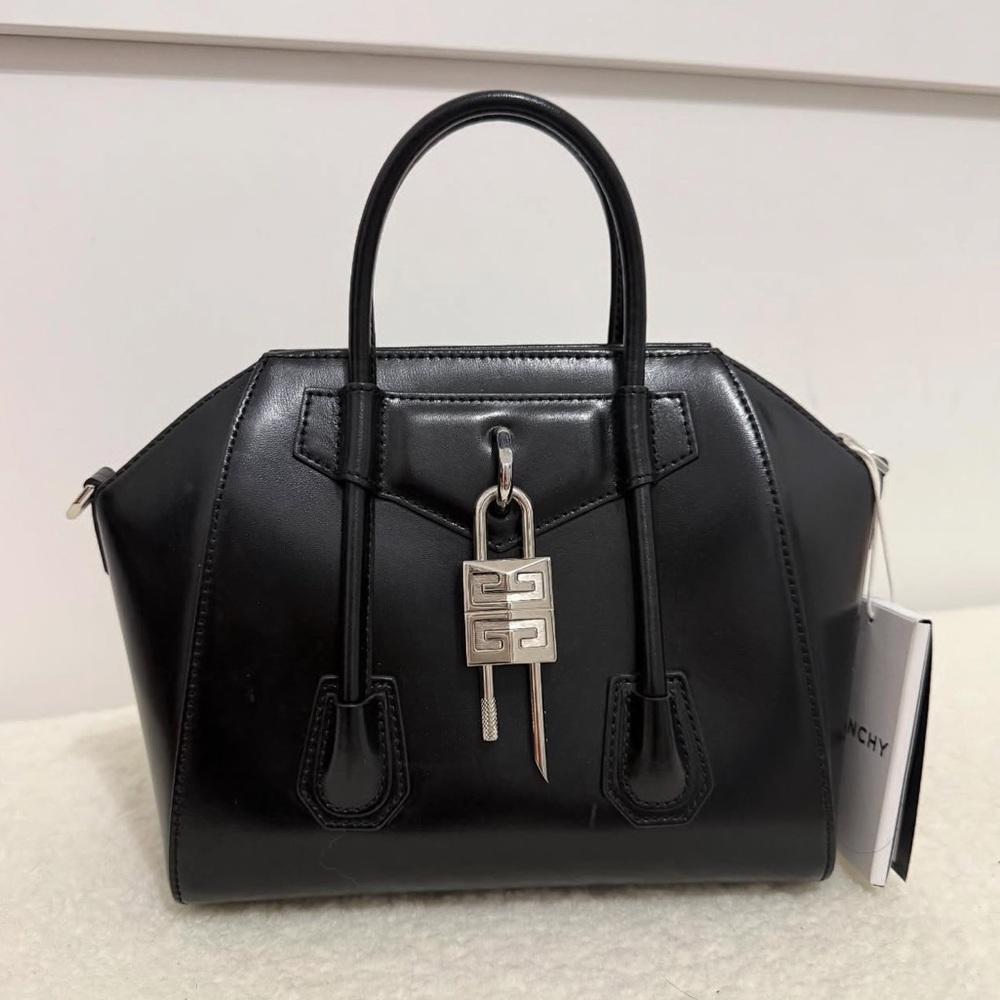 Givenchy Antigona M bag